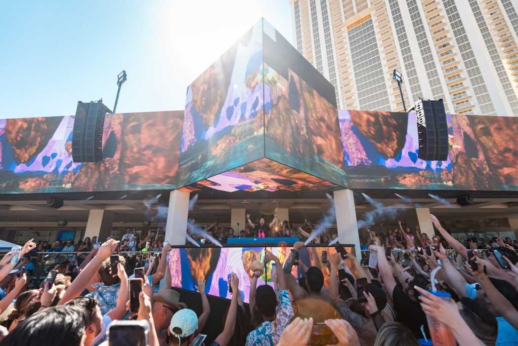 The best pool party in the world! 💦 #HelloSoju #WetRepublic #EDCWeek