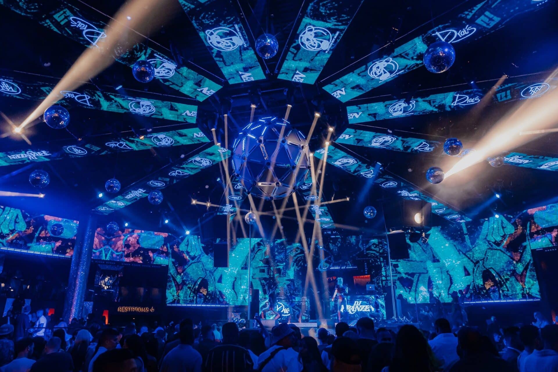 Which Las Vegas Clubs Are Open on Sunday? [2024 UPDATE]