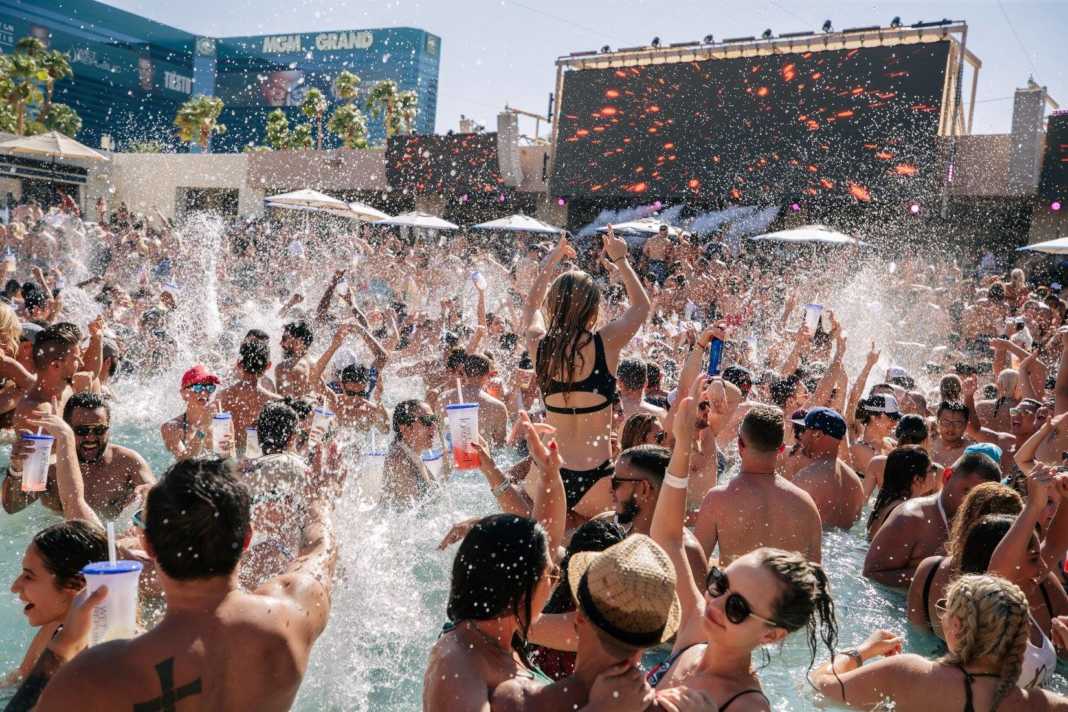 Best Las Vegas Pool Parties You Need To Visit In 2021 Video 