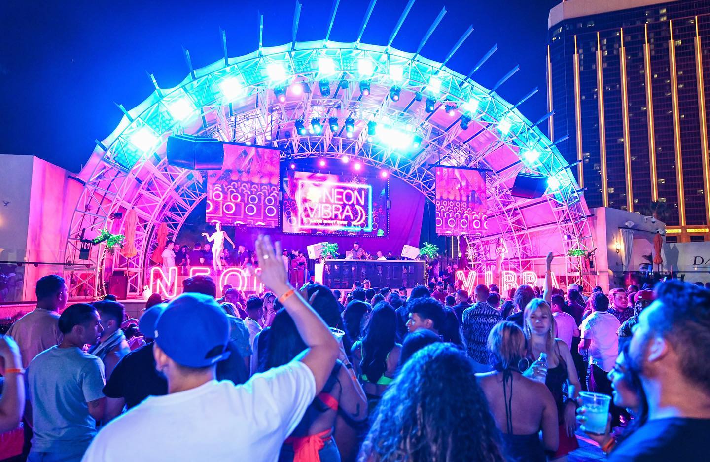 Daylight Beach Club At Night Dress Code - What is & Isn't Allowed