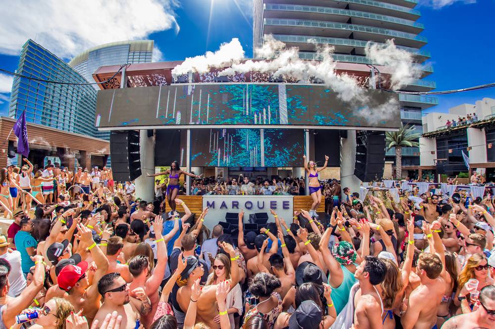 Vegas Pool Party Dress Code: Do's and Don'ts