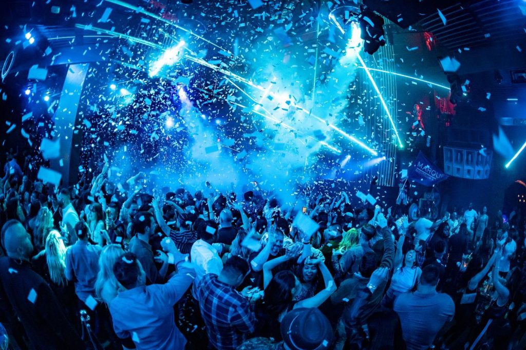 6 Nightclubs That Offer Free Drinks In Vegas [2023]